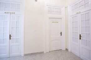 Tahrir Plaza Suites