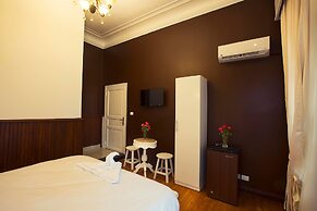 Tahrir Plaza Suites