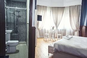Tahrir Plaza Suites