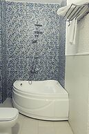 Tahrir Plaza Suites