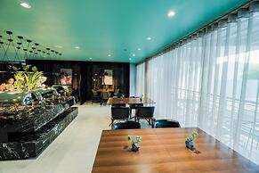 Avior Hotel