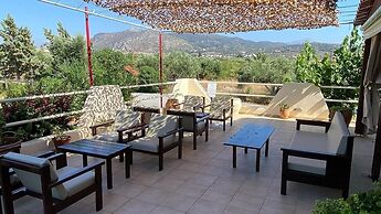 Arion Stables & Apartments