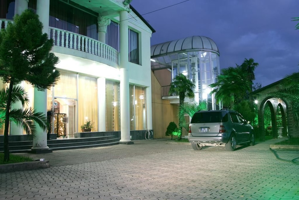 Hotel Eleon
