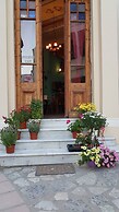 Arhontiko in the city