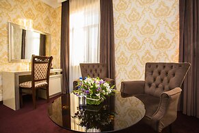 Grand Capital Hotel
