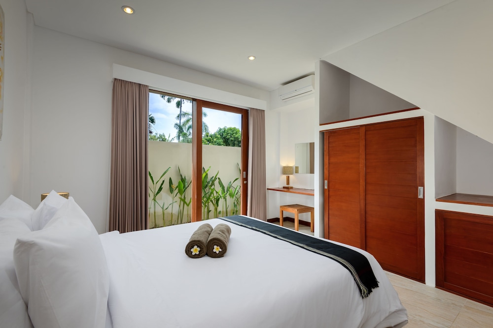 Echo Beach Villa & Apartment