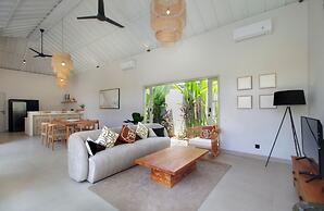 Echo Beach Villa & Apartment