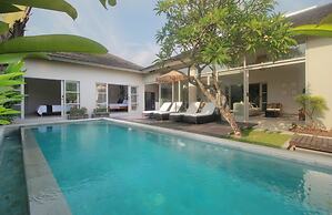 Echo Beach Villa & Apartment