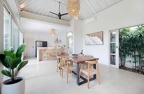 Echo Beach Villa & Apartment