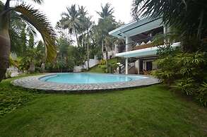 Robinland Vacation Home Badian
