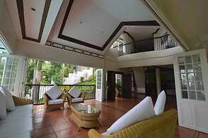 Robinland Vacation Home Badian