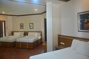 Robinland Vacation Home Badian