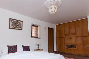 Tembas House