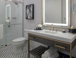 Tulsa Club Hotel, Curio Collection by Hilton