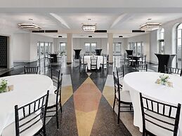 Tulsa Club Hotel, Curio Collection by Hilton