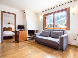 Esquirol Apartments
