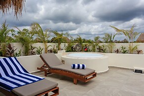 Condo Complex with an Alluring Pool & Tropical Vibes by Stella Rentals
