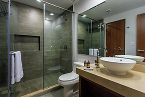 Condo Complex with an Alluring Pool & Tropical Vibes by Stella Rentals