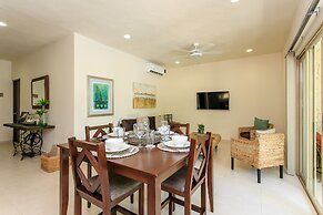 Condo Complex with an Alluring Pool & Tropical Vibes by Stella Rentals