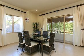Condo Complex with an Alluring Pool & Tropical Vibes by Stella Rentals