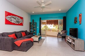 Condo Complex with an Alluring Pool & Tropical Vibes by Stella Rentals