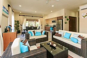 Condo Complex with an Alluring Pool & Tropical Vibes by Stella Rentals
