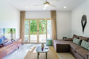 Condo Complex with an Alluring Pool & Tropical Vibes by Stella Rentals