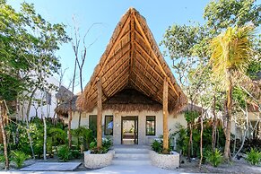 Condo Complex with an Alluring Pool & Tropical Vibes by Stella Rentals