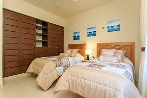 Condo Complex with an Alluring Pool & Tropical Vibes by Stella Rentals