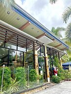 Eduardo's Resort