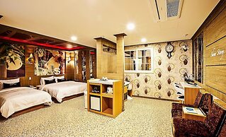 Show Hotel