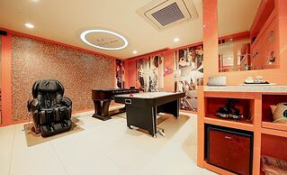 Show Hotel