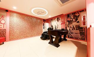 Show Hotel