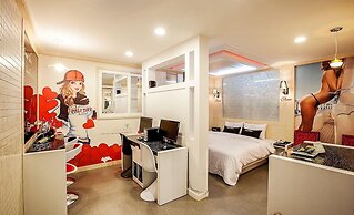 Show Hotel