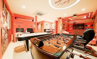 Show Hotel
