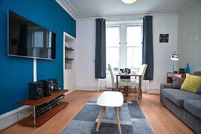 Modern Flat in Rosemount City Centre
