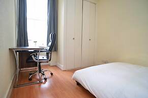 Modern Flat in Rosemount City Centre