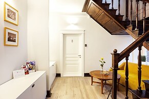 Jolly apartments
