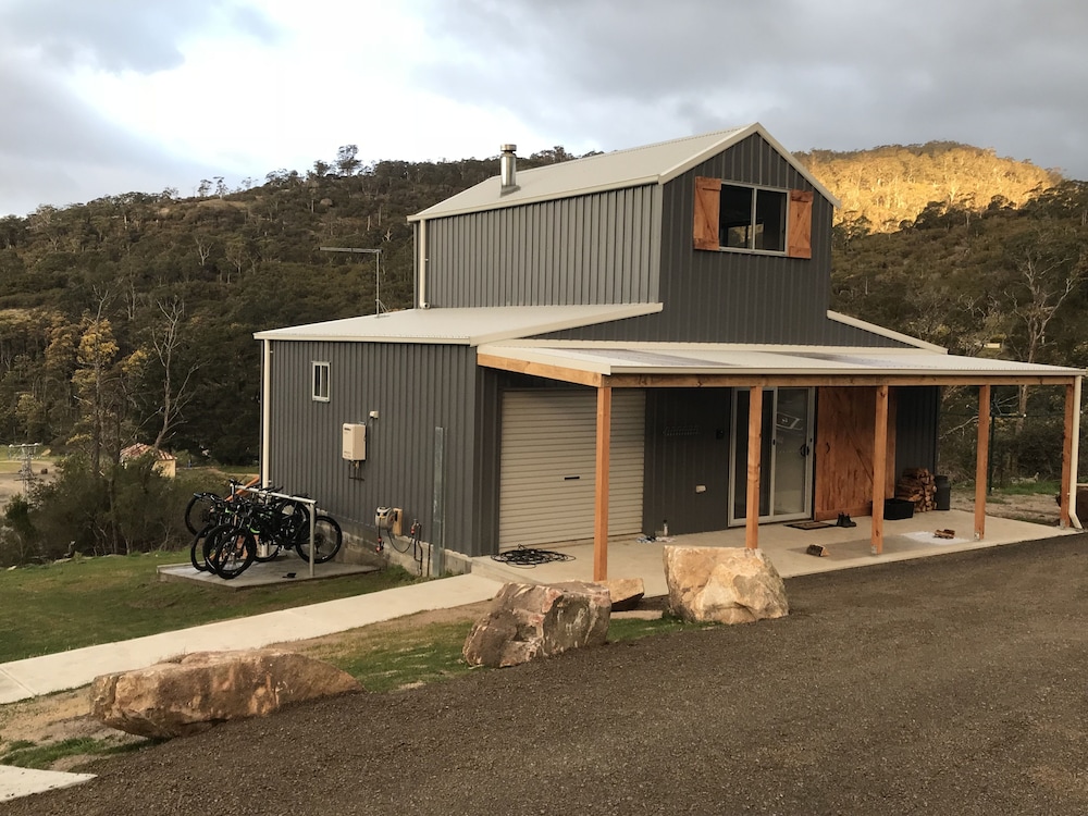 Derby Digs Barn