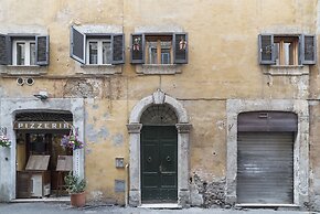 Pantheon Charming Apartment