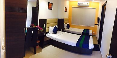Hotel Crest Inn
