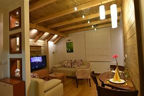 Villa Natural Wood
