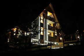 Villa Natural Wood