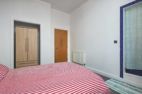 Apartment 33