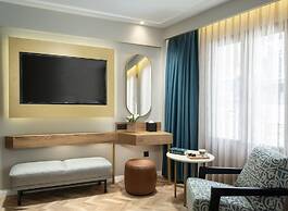 Royan Suites