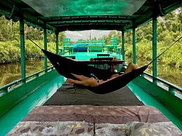 Houseboat Bee Kelotok