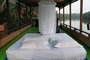 Houseboat Bee Kelotok