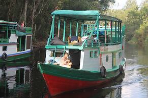 Houseboat Bee Kelotok