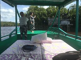 Houseboat Bee Kelotok