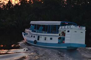 Houseboat Bee Kelotok